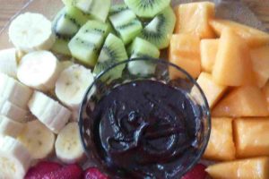 fresh-fruit-with-chocolate-dipping-sauce